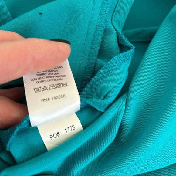 Figs scrub top - Picture 6 of 7